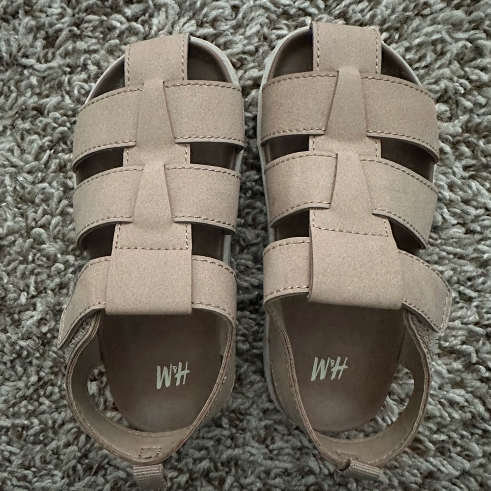 H&M toddler boy 7.5 sandals tan